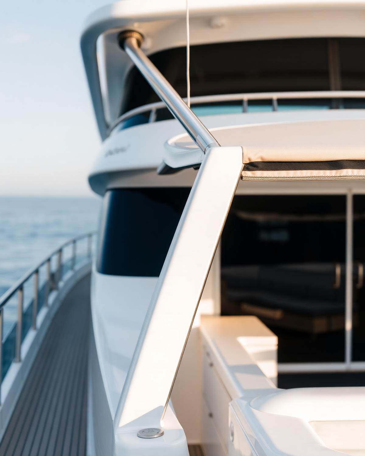 Bimini T-Top — Motor yacht 62'